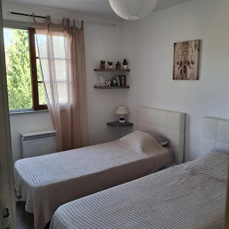 Шале Les Cigalines Chalet Au Calme *